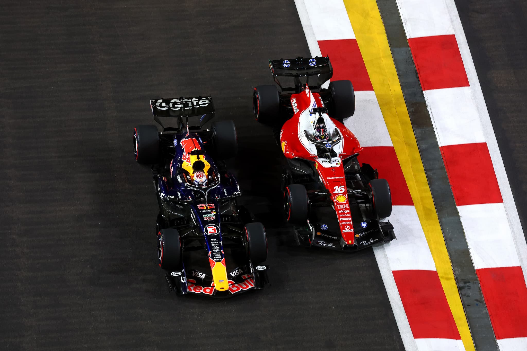 F1: Ferrari znów popsuło strategię, Verstappen odczarował Singapur!