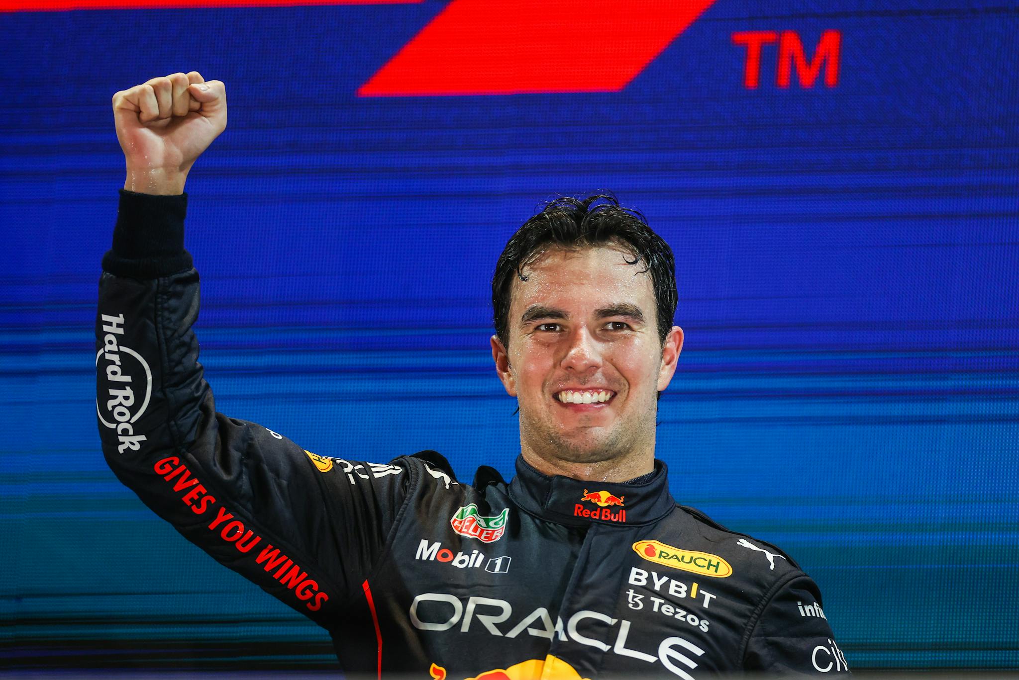 Perez otrzymał karę, ale zachował zwycięstwo w GP Singapuru