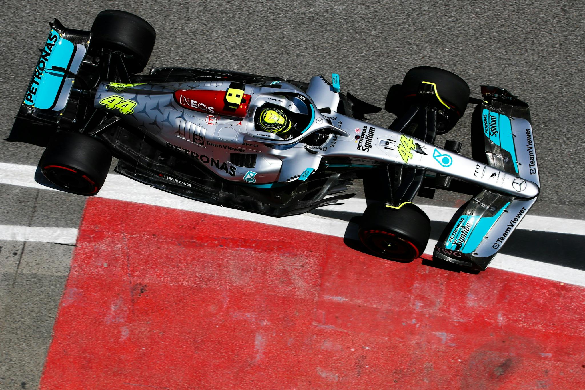 FP2: Leclerc najszybszy, Mercedesy wyglądają coraz lepiej