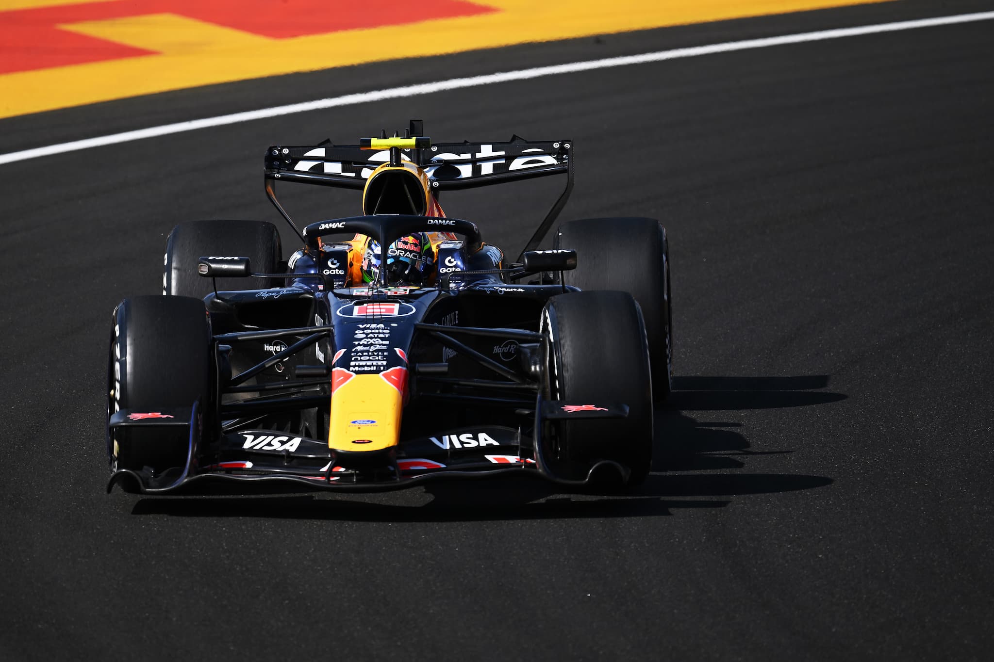 Hadjar opuści kolejny wyścig F1. Red Bull nie będzie się spieszył