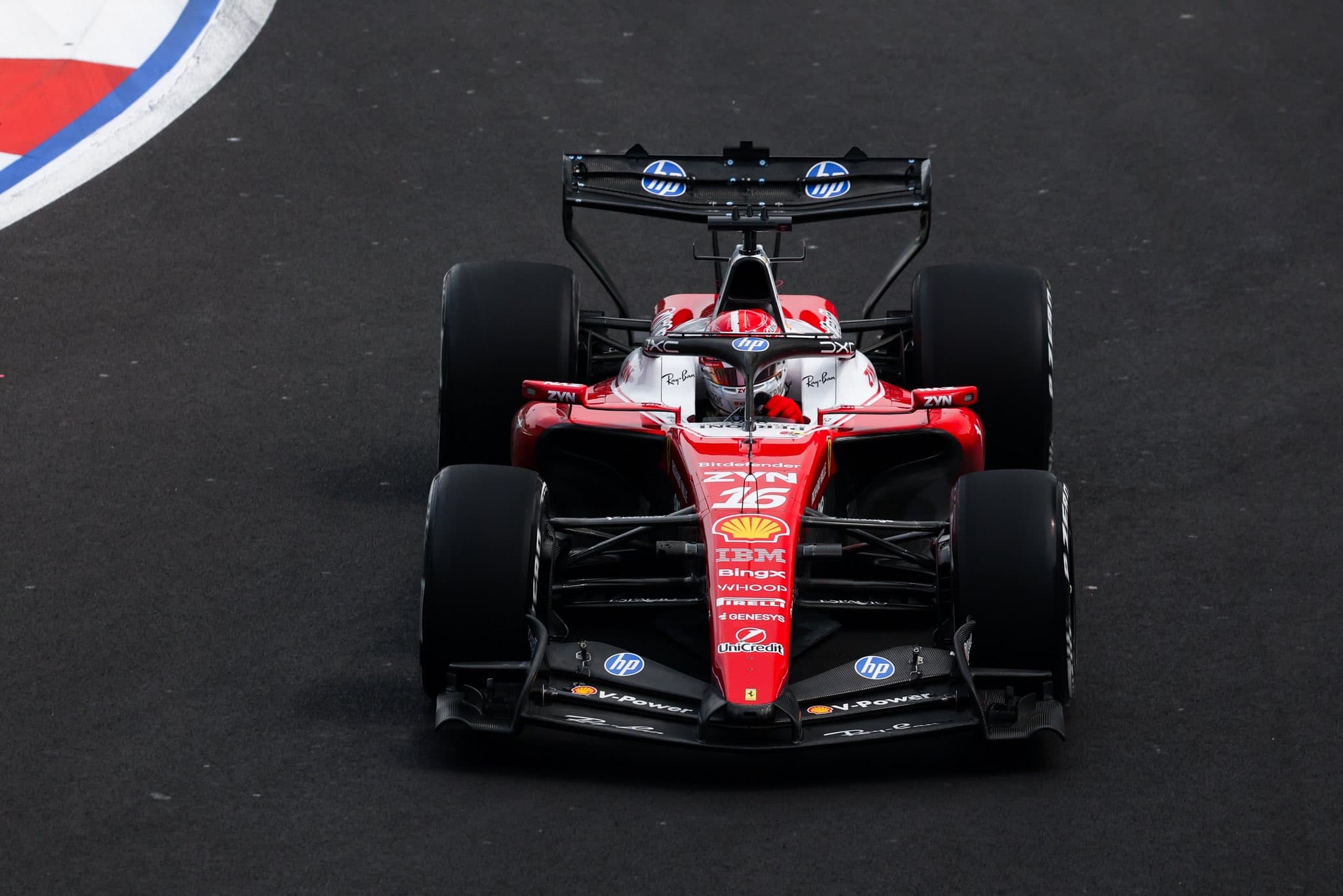 Leclerc najszybszy na otwarcie weekendu F1 w Meksyku. Mnóstwo juniorów na torze