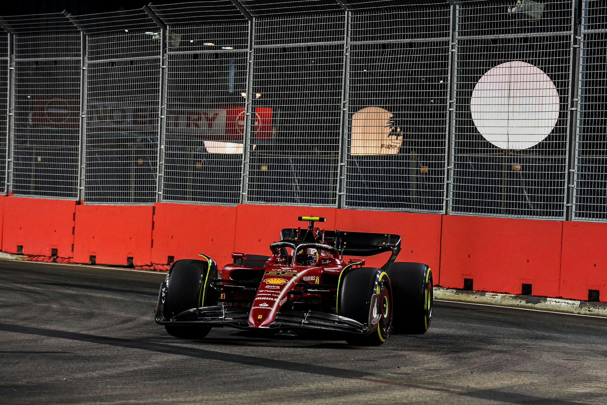 FP2: Ferrari na czele, wielu kierowców z przygodami