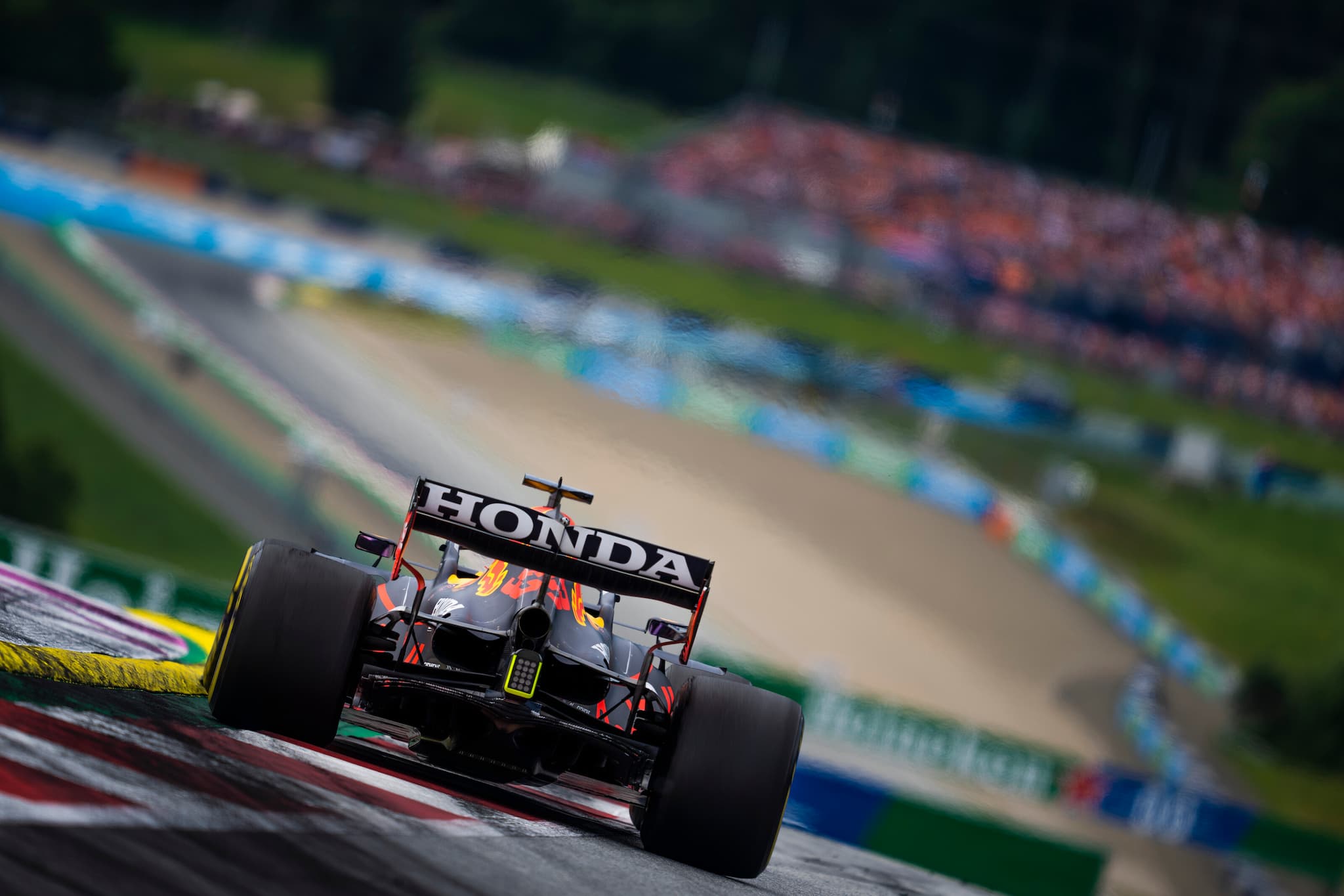 FIA zatwierdziła zmianę tylnych opon w sezonie 2021