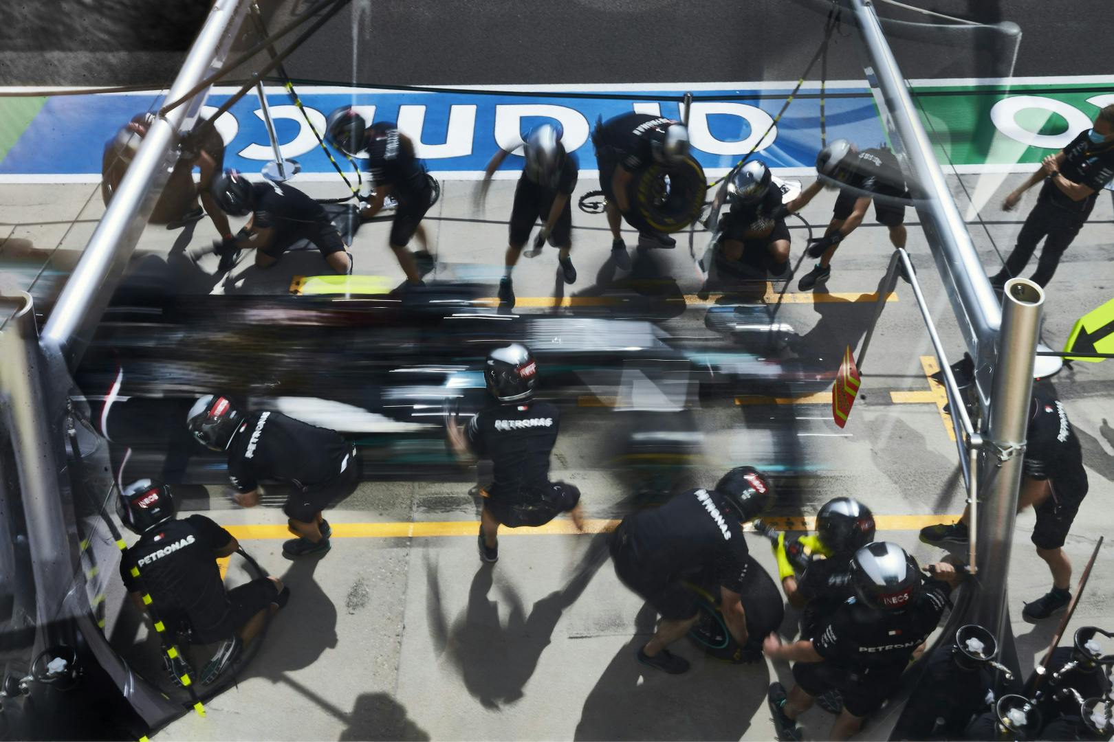 FP1: Mercedes rozbija konkurencję, Kubica znów pojeździł