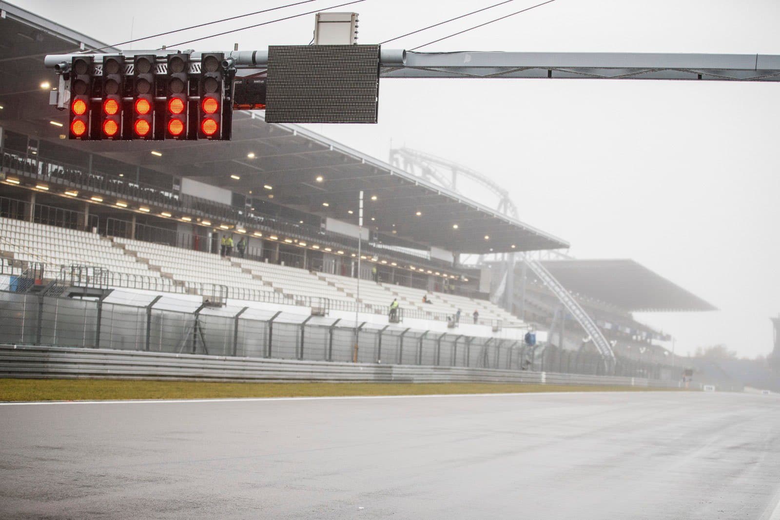 FP1: Stracona szansa Schumachera i Ilotta