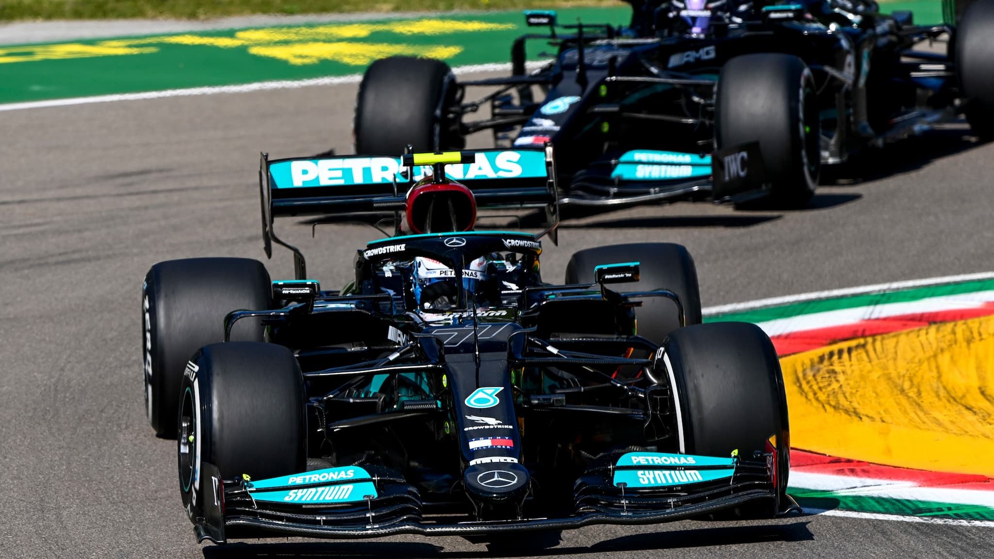 FP2: Bottas najszybyszy, świetny Gasly, problemy Verstappena i Leclerca