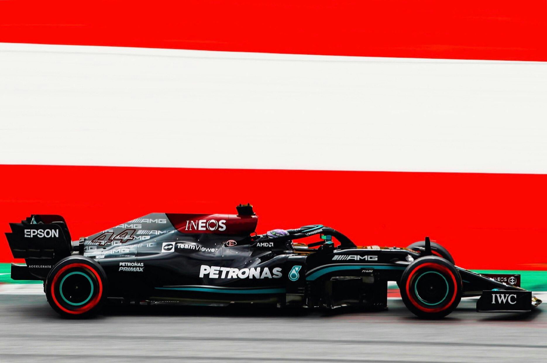 FP2: Mercedesy najszybsze. Dobra forma Astona Martina