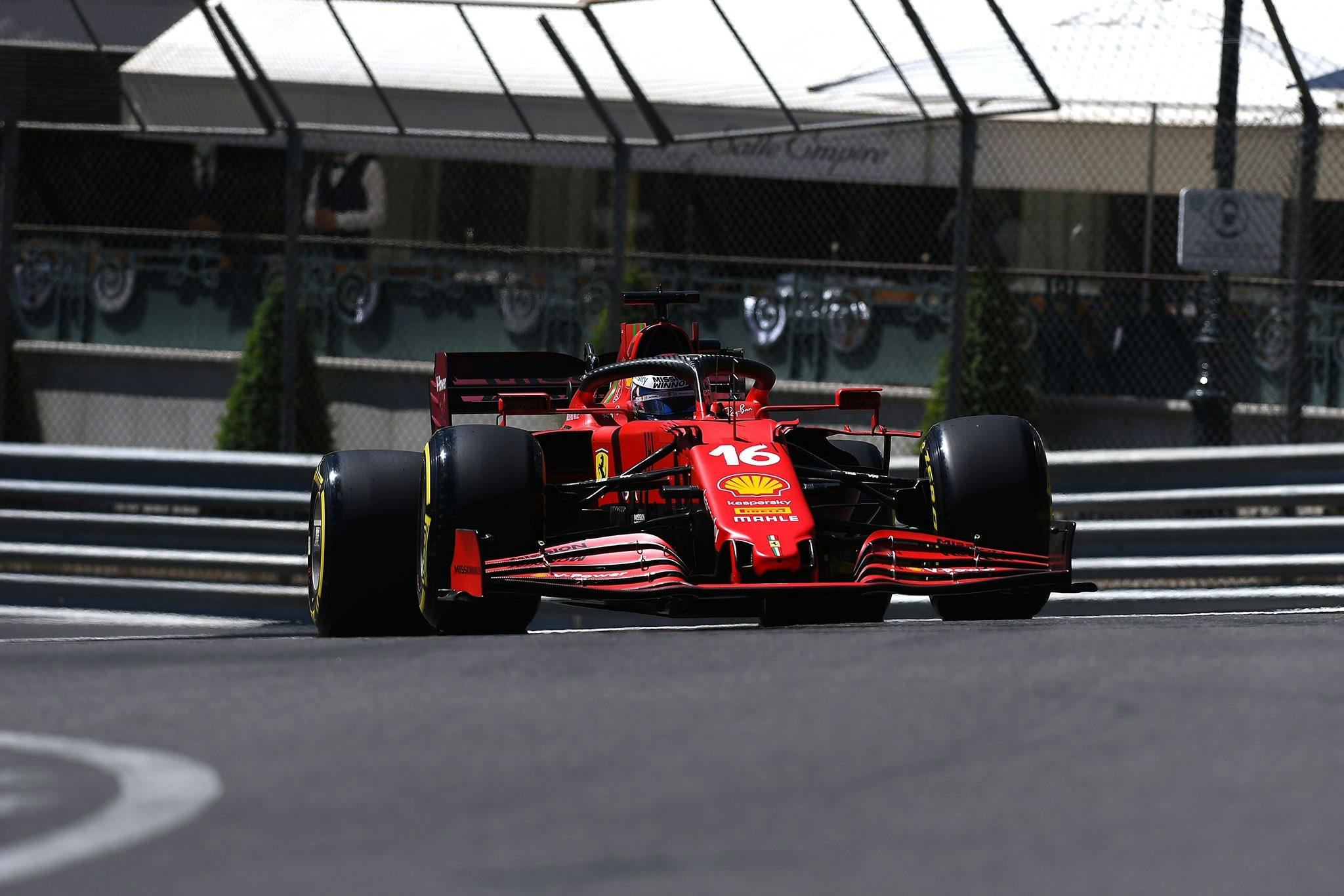 FP2: Mocne Ferrari zaskakuje w popołudniowej sesji