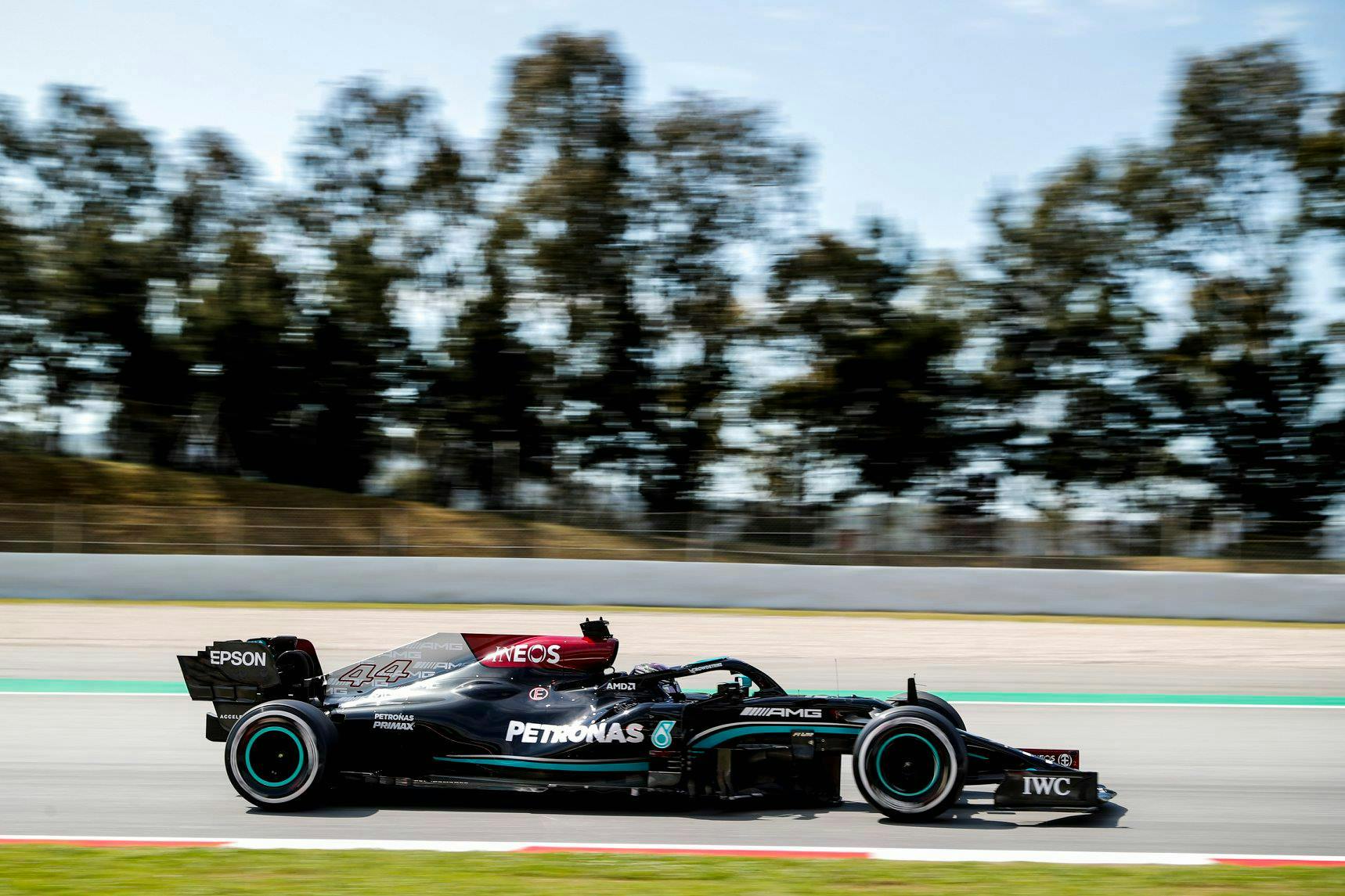 FP2: Hamilton najszybszy, słabe tempo Red Bulla
