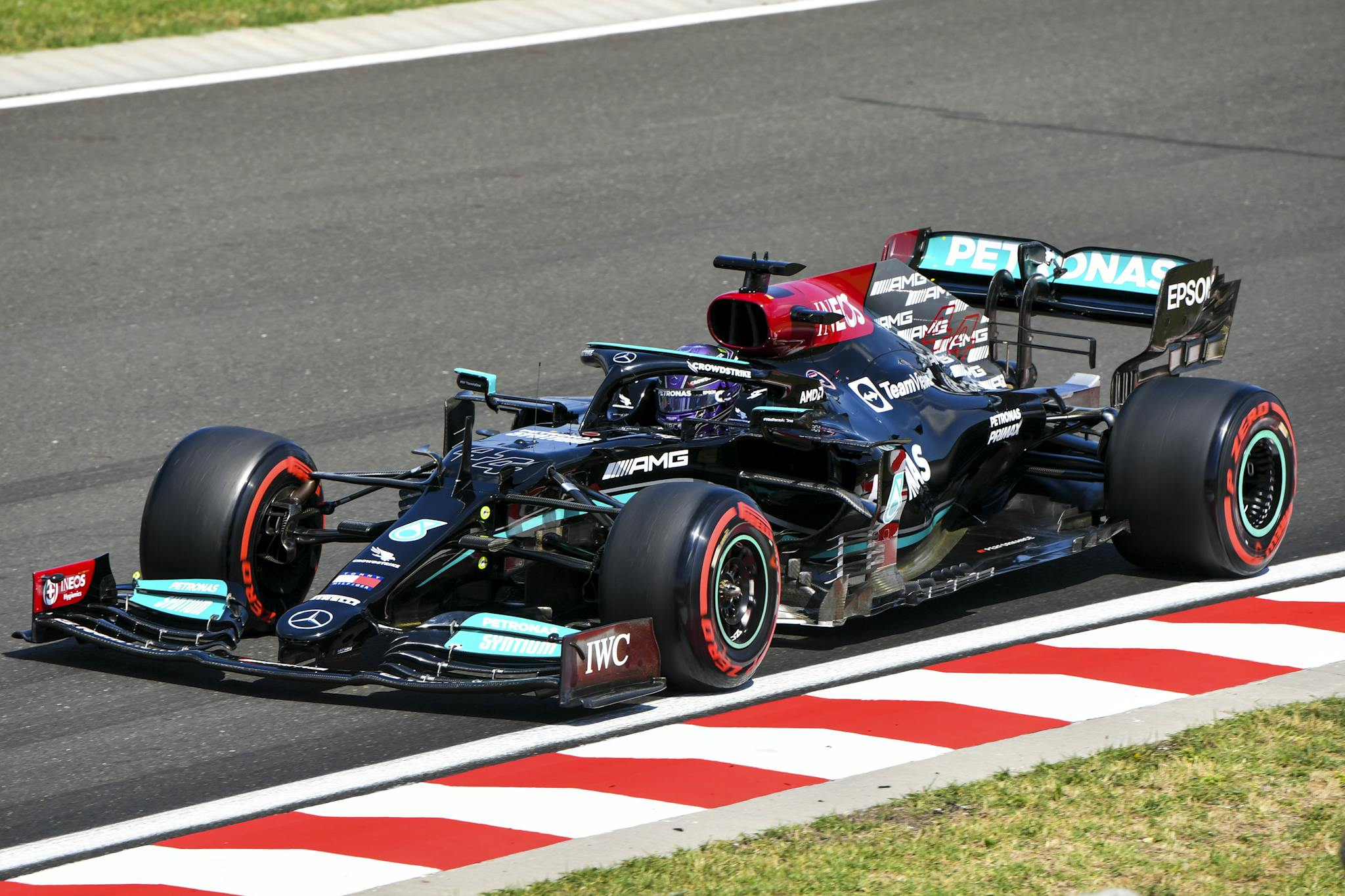 FP3: Hamilton minimalnie przed Verstappenem 
