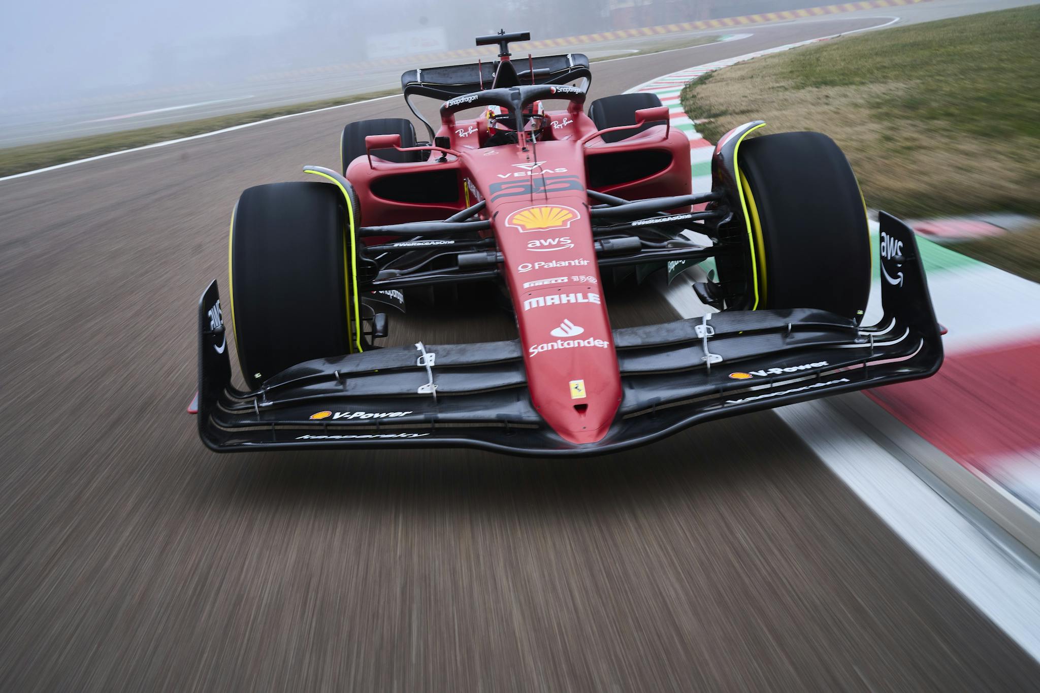Galeria: Ferrari F1-75 także zadebiutowało na torze