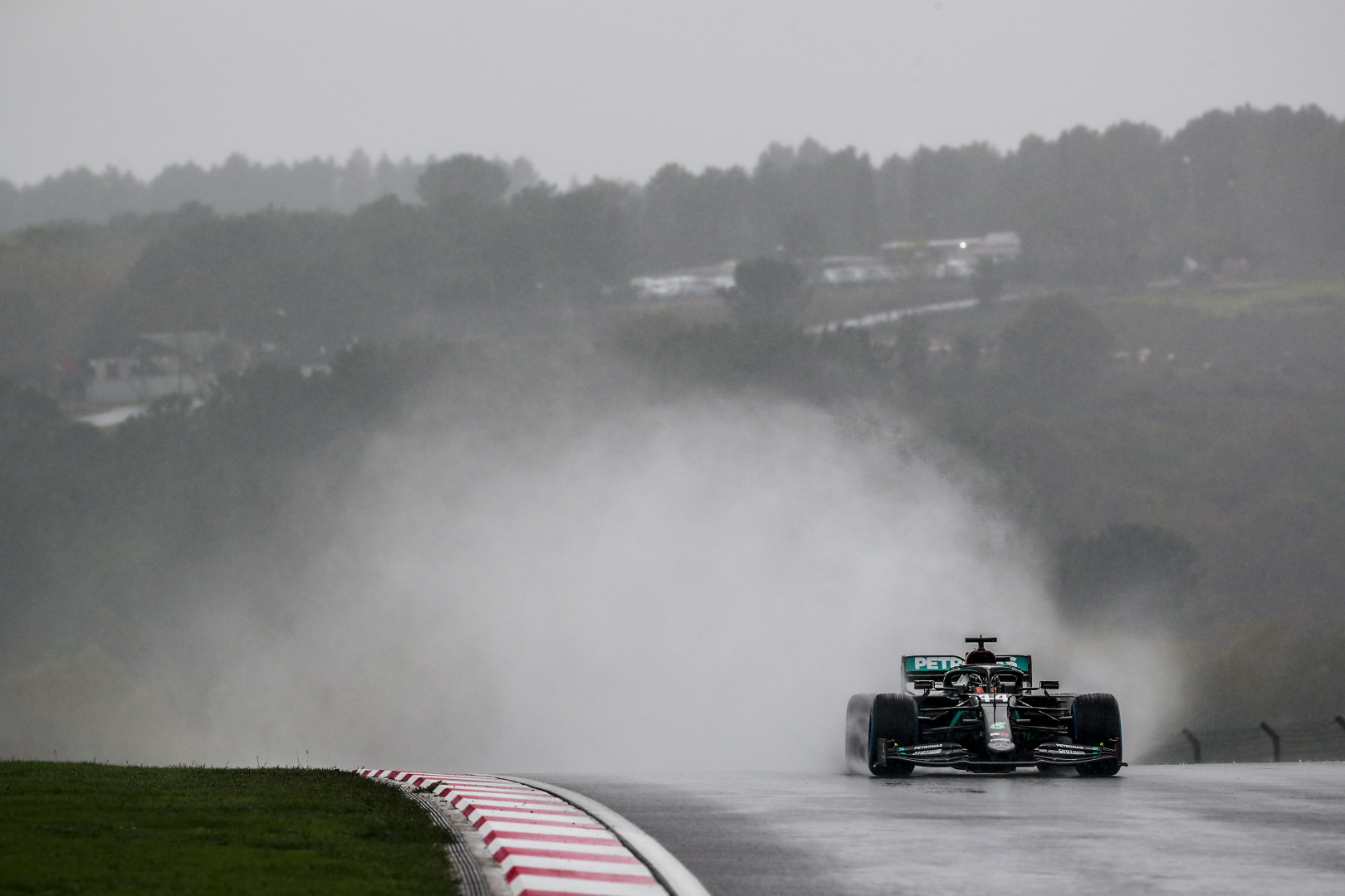 GP Turcji: Rollercoaster emocji pieczętuje tytuł Hamiltona