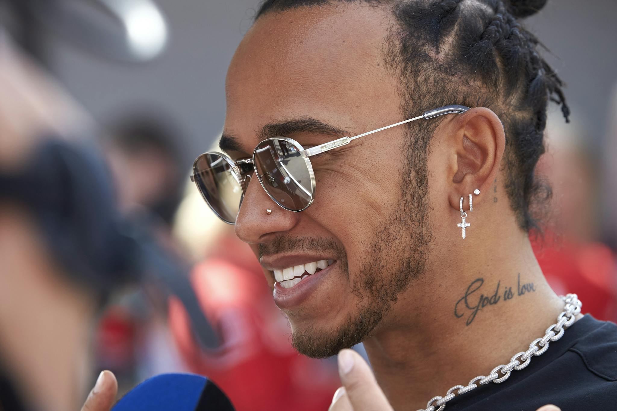 Hamilton rozbawiony naciskami Red Bulla na zakaz party mode