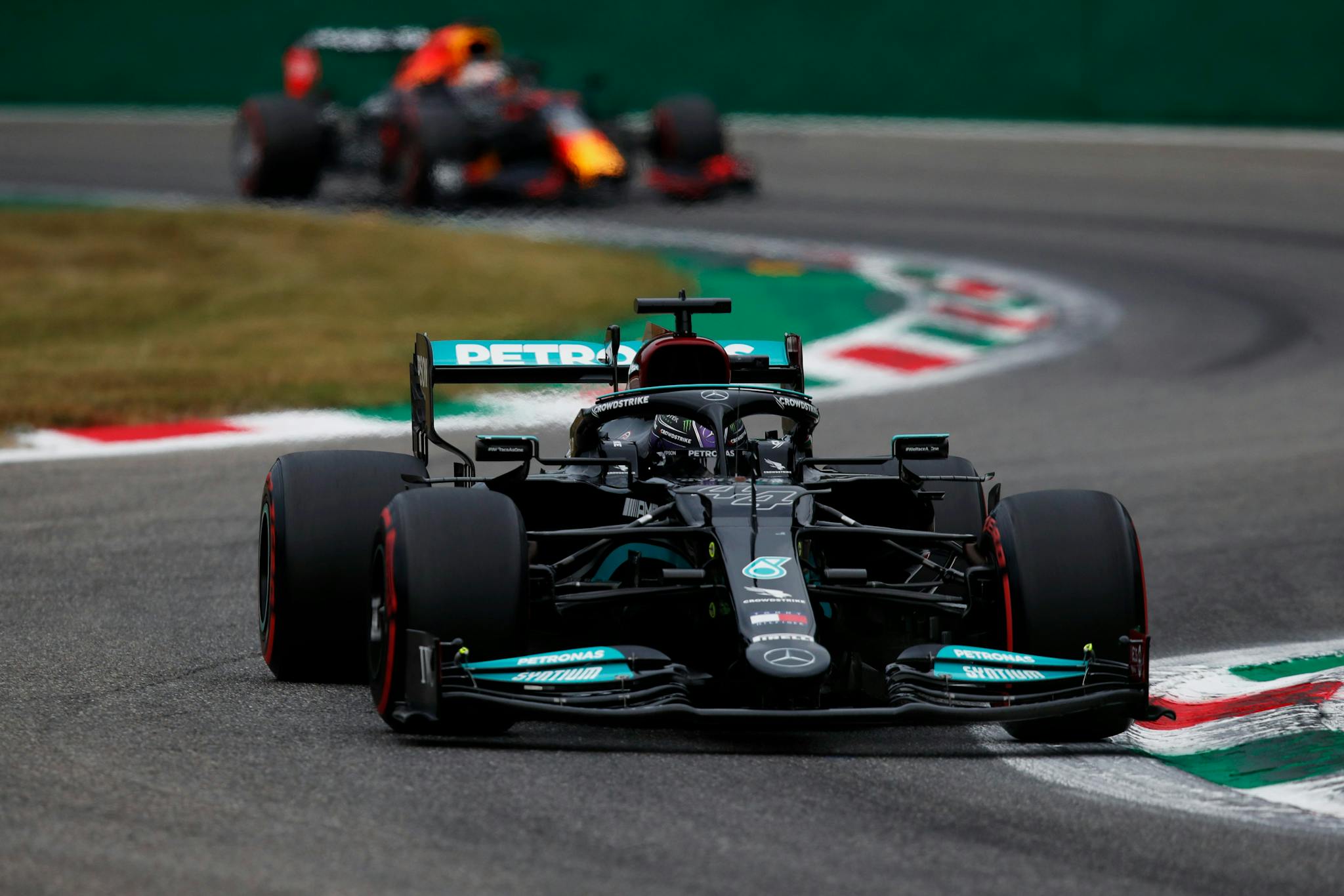 Hamilton spodziewa się łatwej wygranej Verstappena w GP Włoch