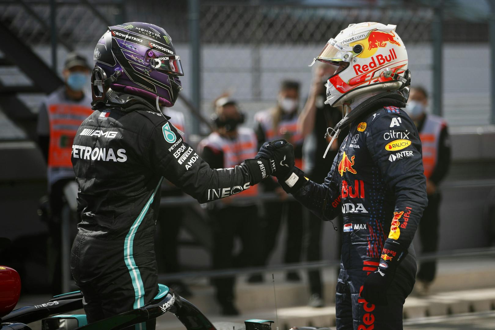Hamilton wyjaśnił, dlaczego przegrał restart z Verstappenem