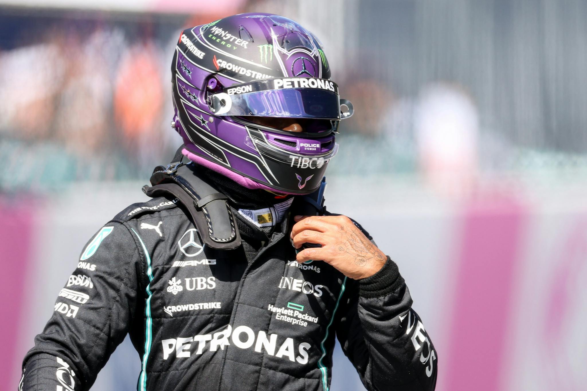 Hamilton wyjaśnił, dlaczego wrócił do symulatora Mercedesa