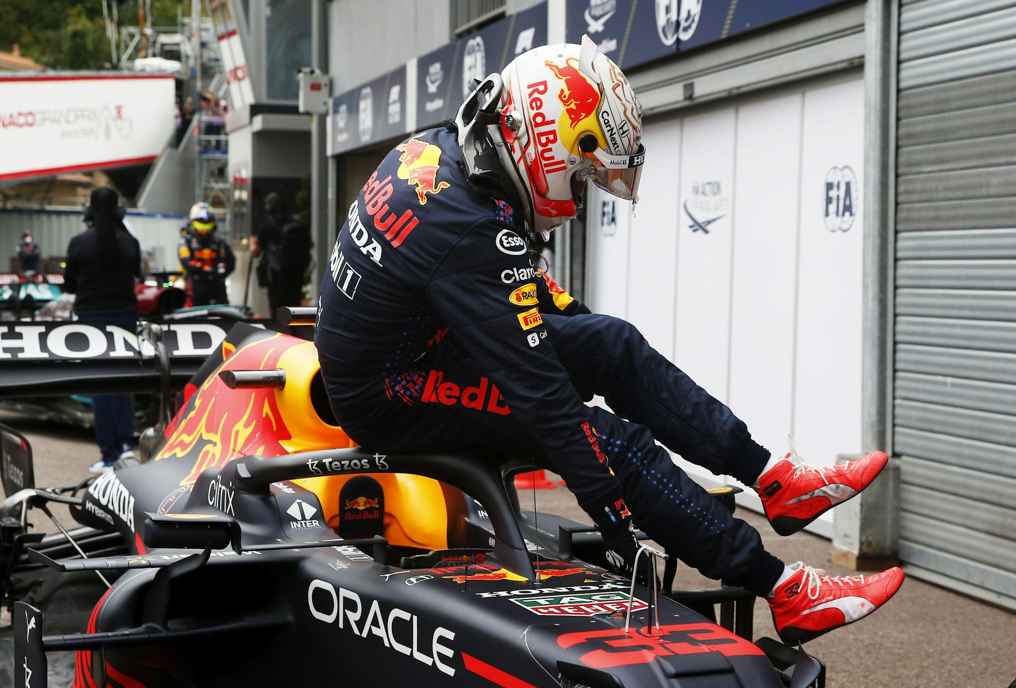 GP Monako: Verstappen wygrywa procesję absolutną, dramat Leclerca