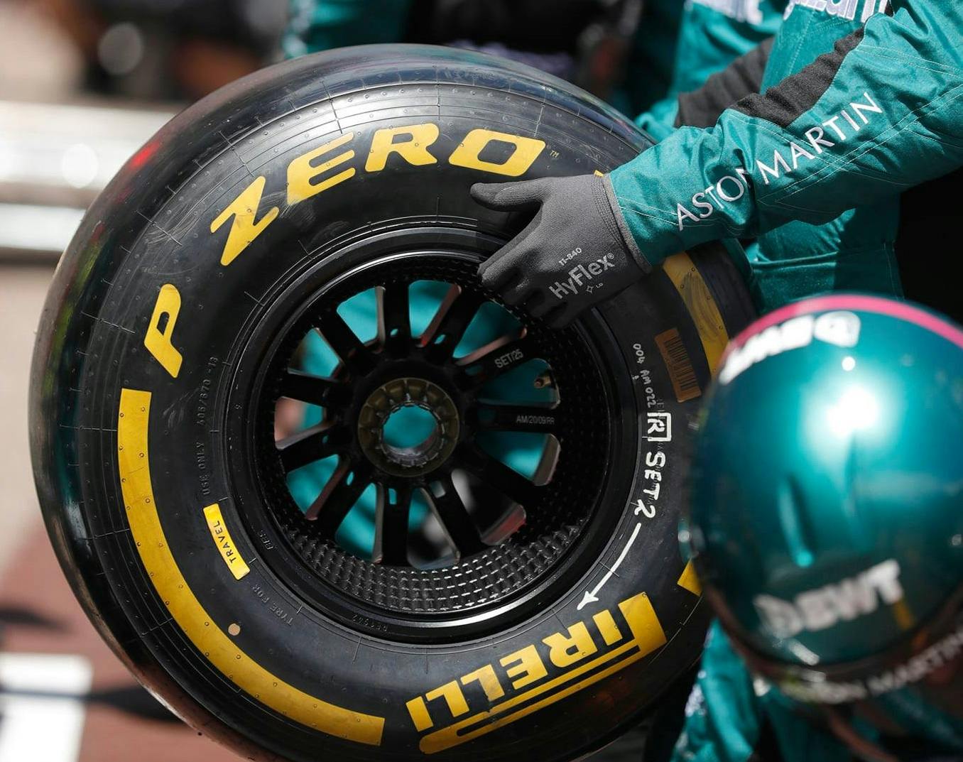 Vettel podkreśla, że opony Pirelli muszą być bezpieczne